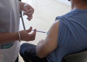 La vacunación en Mendoza entrará en pausa por las PASO
