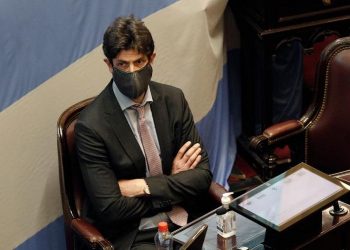 Lousteau presentó un proyecto para reducir las indemnizaciones a la mitad