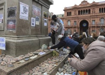Nueva Marcha de las Piedras en homenajes a las víctimas por coronavirus