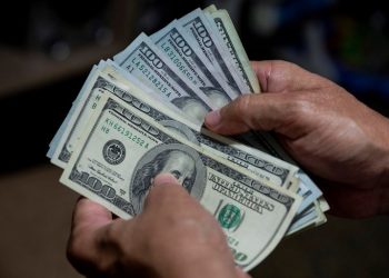 Pasión nacional: los argentinos tienen USD 200.000 millones en dólares billete, el 10% del circulante en todo el mundo