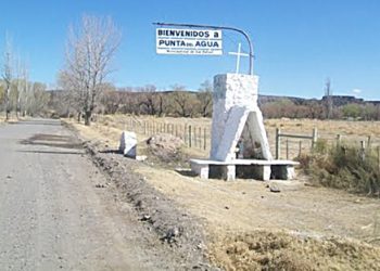 Pedro vive en Punta del Agua, es discapacitado y hace un año no le conectan el suministro eléctrico