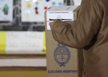 ¿Qué pasa si cierro con pegamento el sobre a la hora de votar?