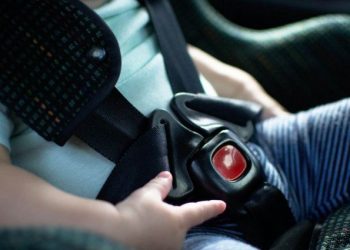 Se olvidó a su beba en el auto nueve horas: murió de calor