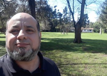 Su madre biológica lo entregó a los seis días de vida y sin pistas se lanzó en su búsqueda: “Sueño con conocerla”