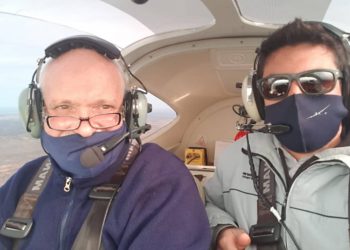 Horacio tiene 69 años y pudo sacar su carnet de “piloto privado de avión”