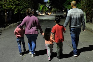 Una historia conmovedora: Tras la muerte de su mamá, una niña fue integrada a la familia de un compañero de su escuela