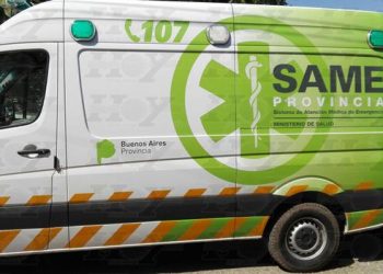 Insólito caso en la provincia de Buenos Aires: Un chofer fue a renovar el registro con un muerto en la ambulancia