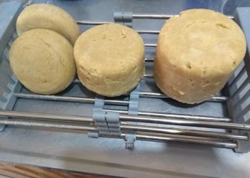 Un vecino de San Rafael elabora el primer queso de rallar vegano