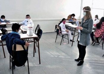 EEUU: Una maestra sin vacunar contagió a 18 estudiantes
