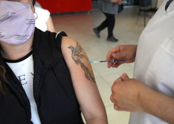 Vacunas combinadas: este grupo ya puede completar el esquema de Sputnik con Moderna