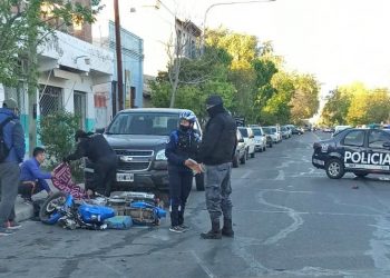 Accidente vial con un motociclista lesionado