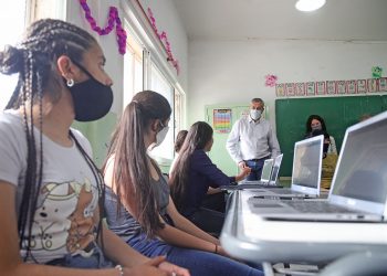 El ministro Vaquié visitó el CIC del barrio El Sosneado para evaluar el programa Mendoza Futura
