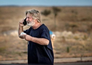 Caso Alec Baldwin: la policía encontró más balas en el rodaje pero no presentarán cargos