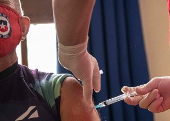 Chile advierte que habrá restricciones para los no vacunados