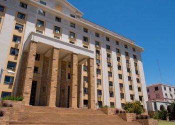 Dejaron cesante a una empleada de estatal por faltar 26 días