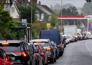 Desabastecimiento en Reino Unido: 200 militares salen a las calles para distribuir combustible