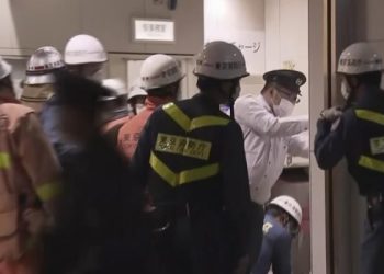 Diez heridos tras el ataque de un hombre en un tren en Tokio