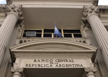 El Banco Central vendió casi USD 300 millones de las reservas para evitar la suba del dólar
