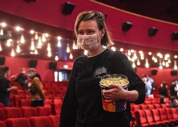 El Gobierno otorgará 5 mil pesos a jóvenes de bajos recursos para usar en cines, recitales y “bienes y servicios culturales”