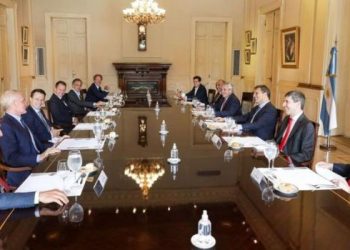 El Presidente almorzó con empresarios que pidieron «ver los plazos» para «sacar la doble indemnización y la prohibición de despidos»
