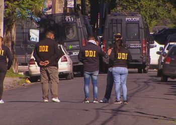 El agresor de Caseros estuvo ocho horas junto al cadáver del rehén mientras se enfrentaba con la policía