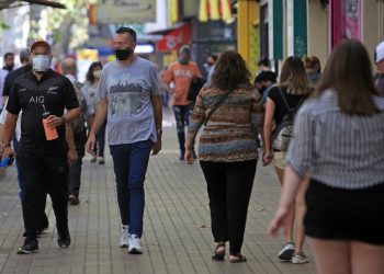 El barbijo ya no será obligatorio al aire libre en Mendoza