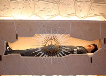 El beato de 15 años que predijo su muerte en un video: su cuerpo yace intacto en Italia y sus reliquias llegaron a Mendoza