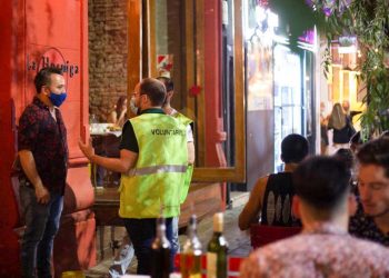 En septiembre se registraron 71,3% menos casos de coronavirus por día que en agosto: en el mes de las flexibilizaciones, cómo está la situación epidemiológica argentina