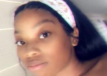 Estaba en videollamada, y su bebé de 2 años la mató de un disparo en la cabeza