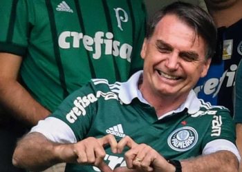 Freno a Bolsonaro: quiso entrar a ver un partido y no lo dejaron por no tener certificado de vacunación