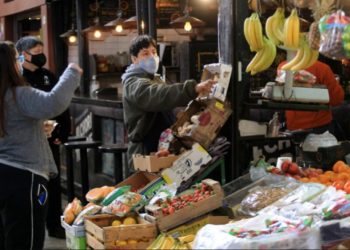 La brecha de precios entre lo que pagó el consumidor y lo que recibió el productor bajó 5 % en septiembre