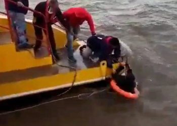 Misterio narco: dos náufragos rescatados en el Río de la Plata, un muerto y un morral con 37 kilos de cocaína