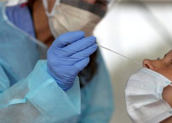 “No me hisopo más”: advierten sobre el riesgo de abandonar una práctica que impuso la pandemia