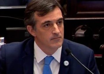 Operaron a Esteban Bullrich para colocarle un botón gástrico