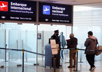 Rodolfo Suarez le pidió a la Nación que habilite a todas las aerolíneas para operar en Mendoza