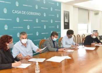 Se firmó un acuerdo con las empresas eléctricas y las prestadoras de internet para ampliar la conectividad