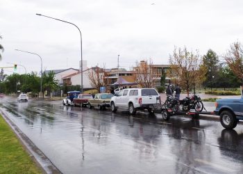 Una caravana de vehículos antiguos conectó a San Rafael con Valle Grande