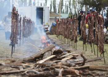Suarez y Marcolini encabezaron el recorrido por la Fiesta de la Ganadería