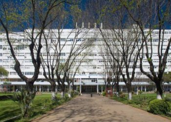 Un policía abatió a dos delincuentes y resultó herido en un asalto y tiroteo en Buenos Aires
