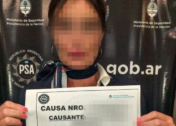 Una azafata intentó volar con dos kilos de oro en joyas y lingotes: fue detenida en Ezeiza antes de abordar en avión