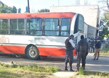 Falleció un motociclista al colisionar con un colectivo