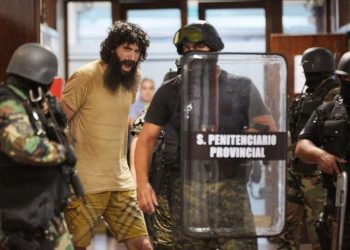 Debieron desalojar de la sala de audiencias a  Gil Pereg porque no dejaba de «maullar»