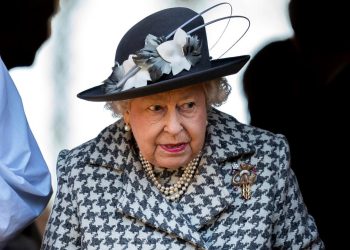 Tras varias semanas de reposo, la Reina Isabel II volverá a asistir a un acto público