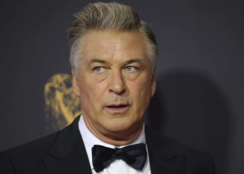 Abogados de la jefa de armas de “Rust” alegan que la bala fatal pudo haber sido el resultado de un “sabotaje” en el set