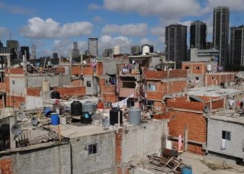 Alarma en la Argentina: una de cada tres personas de clase media es pobre, según informe privado