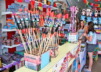 Pese a la prohibición: por redes sociales ofrecen pirotecnia para las fiestas