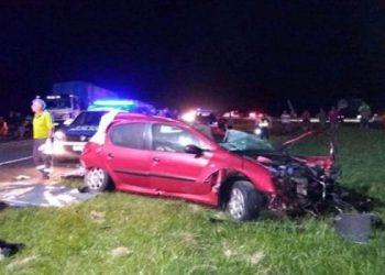 Trágico: Cinco personas volvían de la Costa y murieron al volcar su automóvil en la autovía 2