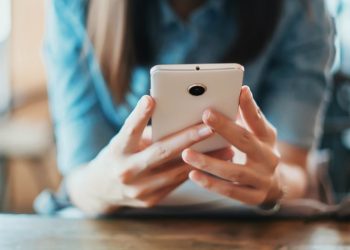 Condenada por extorsión: le reclamaba dinero a su amante para no contarle a la esposa