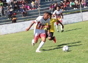 Fútbol: Quiroga y El Porvenir golearon para seguir liderando el torneo