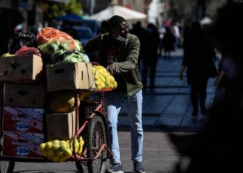 El estallido social y la pandemia acrecientan la incertidumbre en la sociedad chilena a pocos días de los comicios